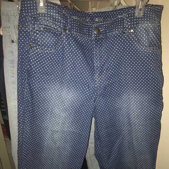 Pocketbooks, Peacoats, Capris, Shoe Booties, - Picture 3 of 8